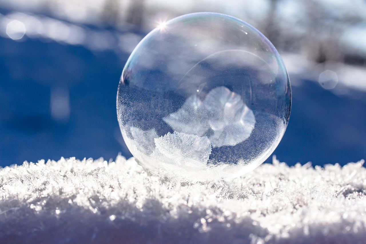 frozen-bubble-1986676_1280